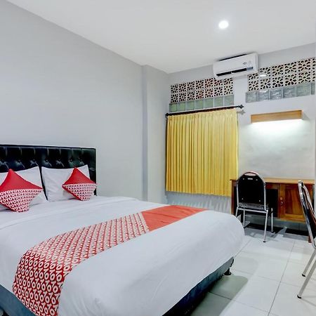 Oyo 90089 Hotel Satria Syariah Денпасар Екстериор снимка