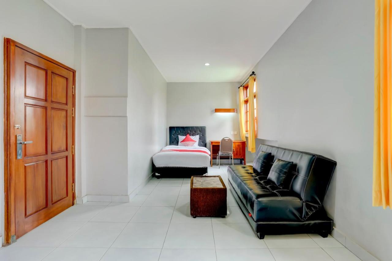 Oyo 90089 Hotel Satria Syariah Денпасар Екстериор снимка